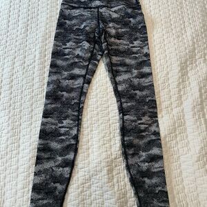 Lululemon Athletica Gray Camouflage Legging Wunder Under Hi-Rise 6
